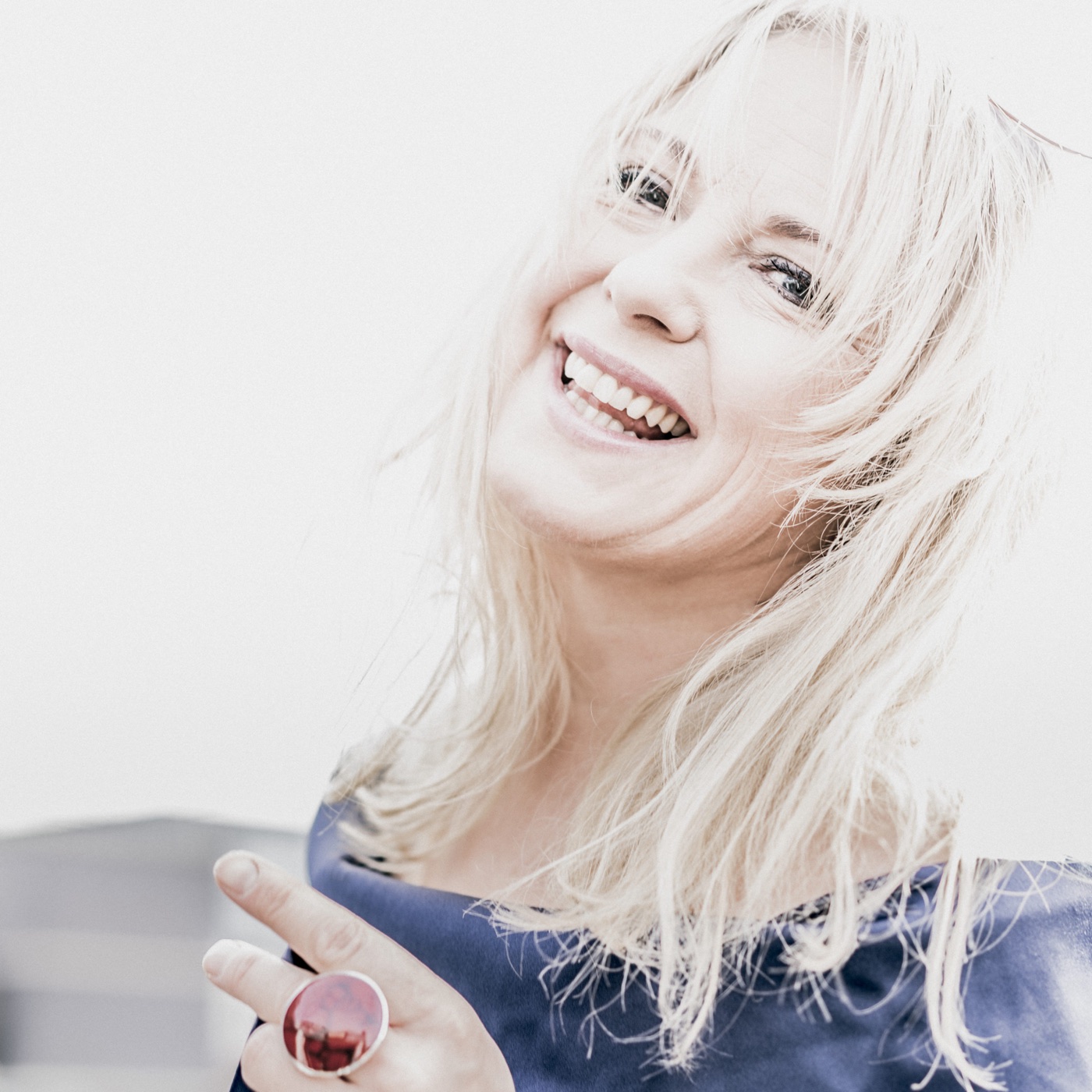 Portrait of artist Anni Thorn